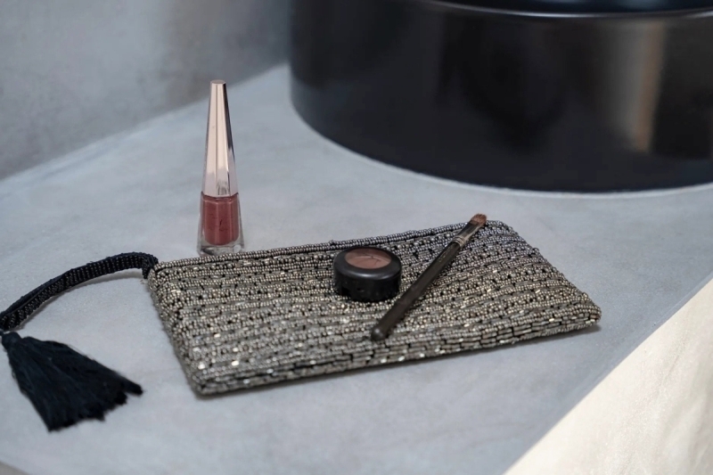 The Silver Clutch