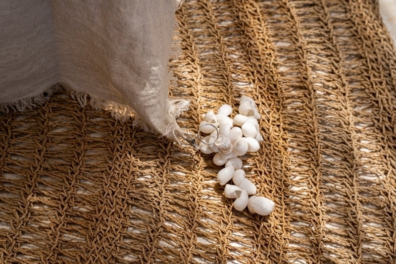The Table Cloth Hanger - White