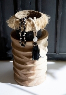 The Lovina Necklace - Natural Black