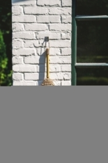 The Raffia Broom - Natural
