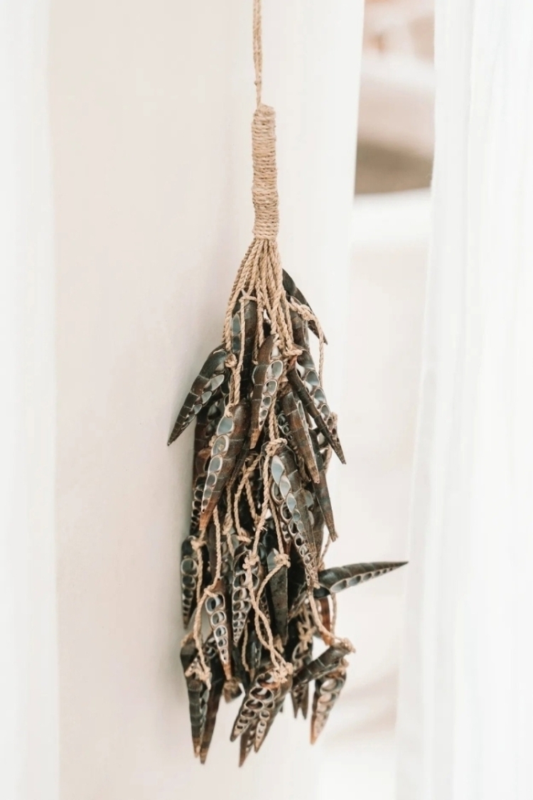 The Unicorn Shell Tassel - Brown