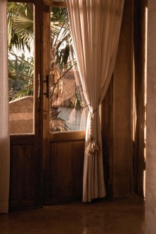 The Cone Shell Tassel - Natural White